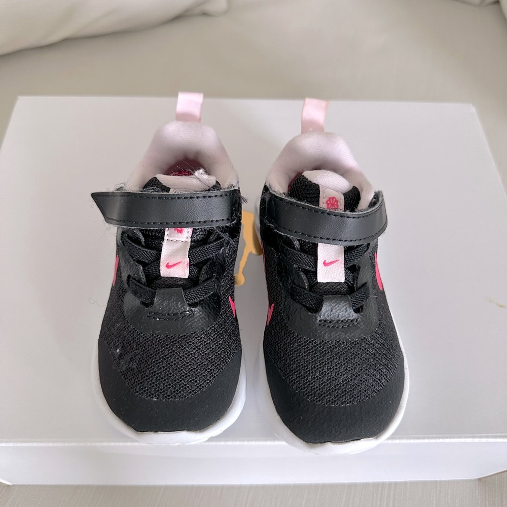 Nike Revolution 6 | Size Toddler 6C | Pink & Black